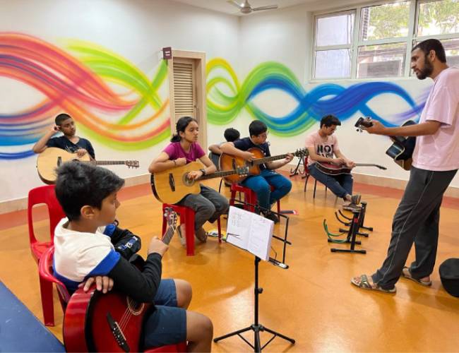 Live music concert at Anand Milind Academy Powai