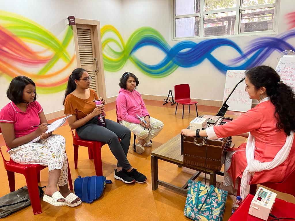 Student learning Hindustani vocals at AMA Powai